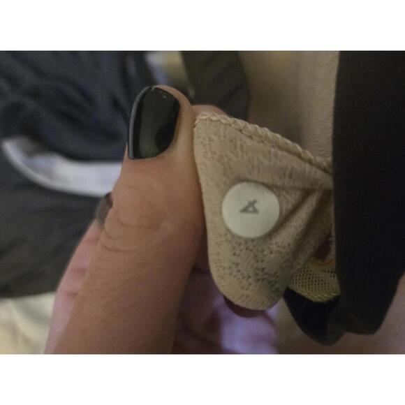 Lululemon Women's dark gray Strappy Back Tank Top with Built-in Bra - Picture 4 of 4